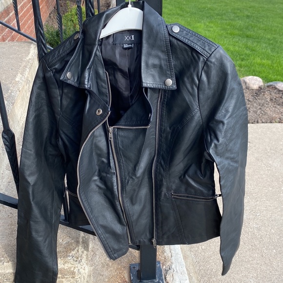 Forever 21 faux leather jackets size M - Picture 3 of 3